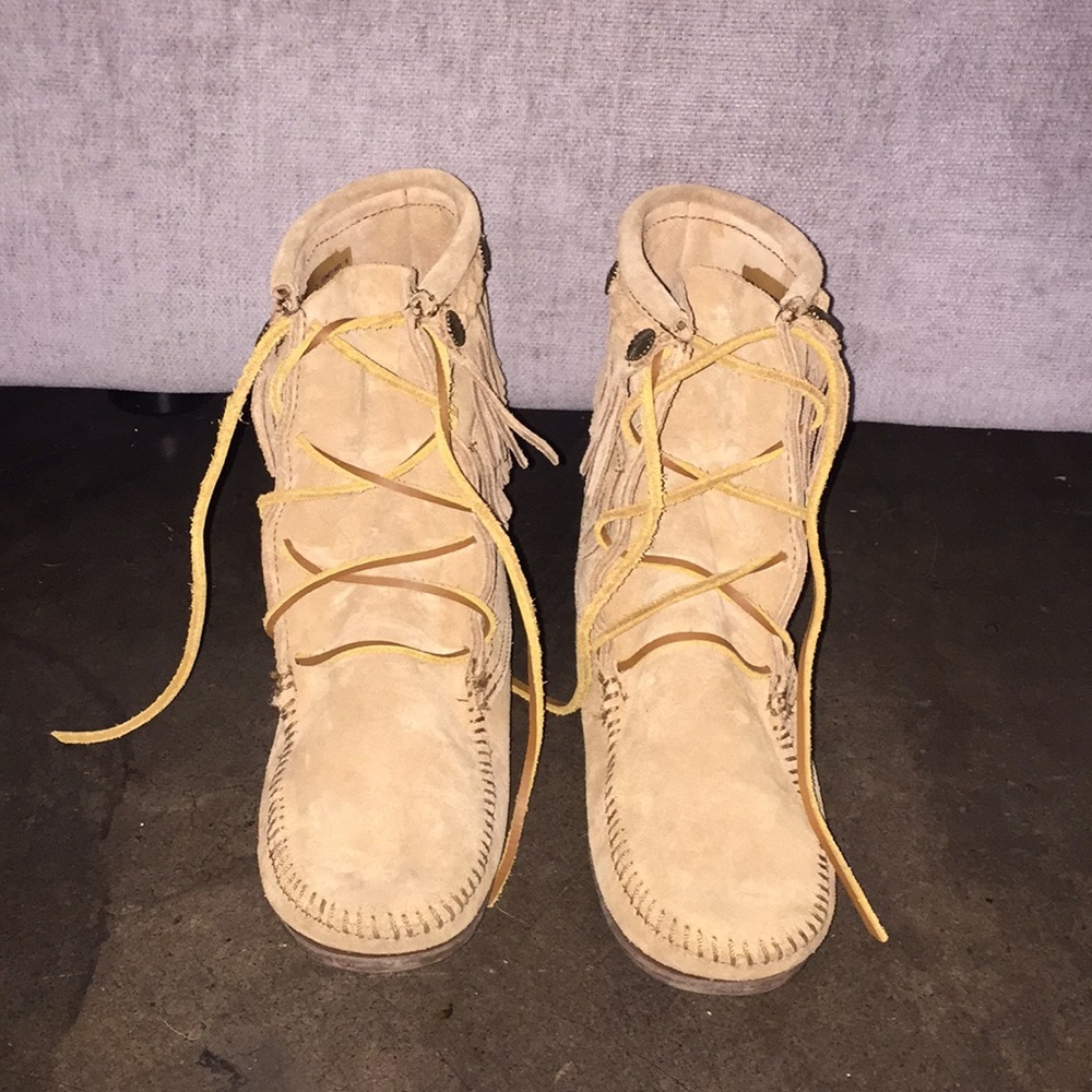 Women’s double fringe tramper boot